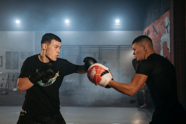 Quelles compétences non techniques sont essentielles pour un joueur de basket performant ?